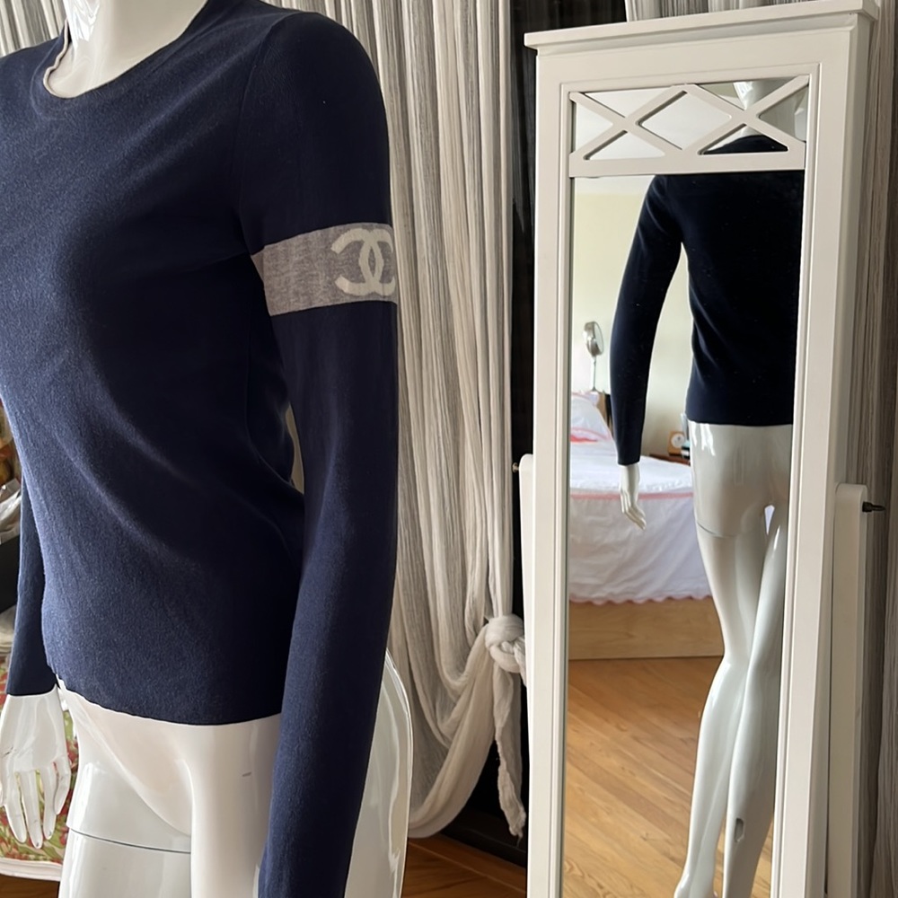 Chanel authentic navy CC pull over. 85% cotton 15% cashmere. Snuggie Comfortable